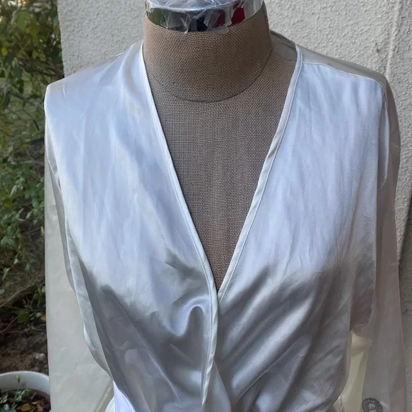 Flora Nikrooz Vintage 1970’s stunning robe w/ beautiful embroidered sleeves - Picture 4 of 10